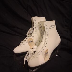 Women’s Size 7 -Lake Placid Figure Skates